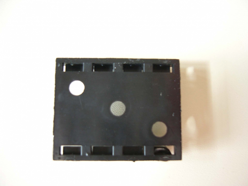 Csavarral rögzíthetõ klip talp