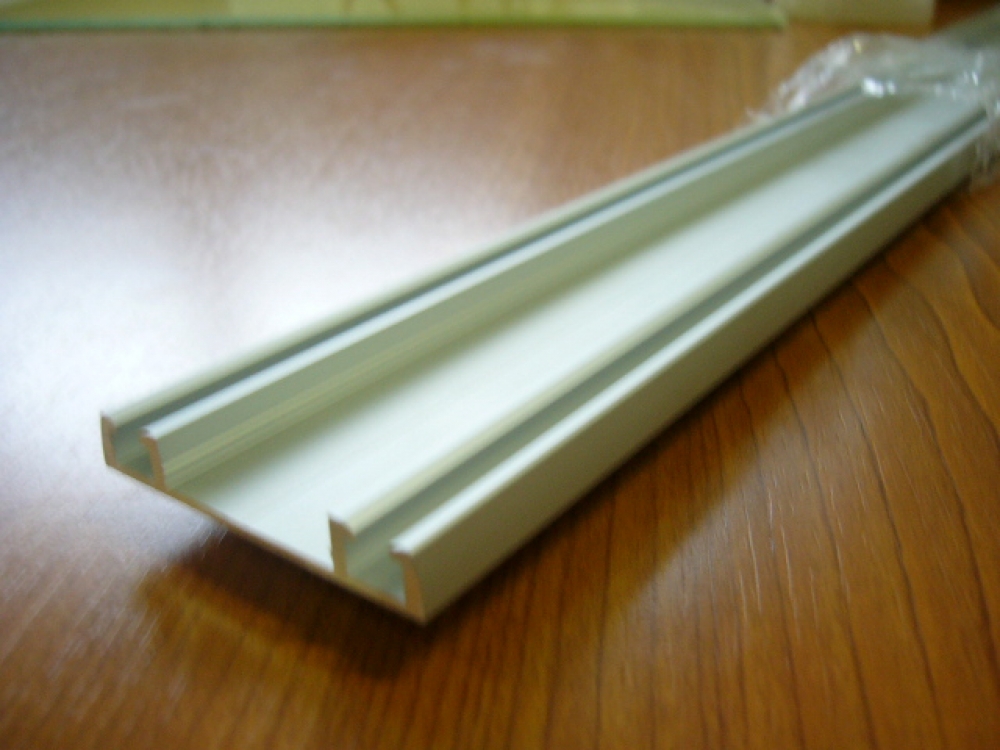 GTV alsó sín 2,35m ezüst