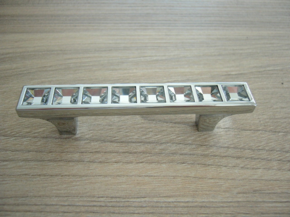 Fogantyú króm-négyszög kristály  64mm