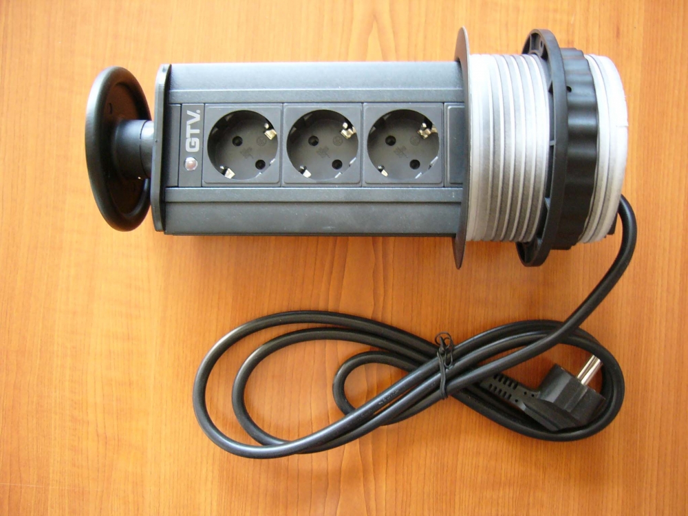 Rejtett dugalj fekete 3x230V