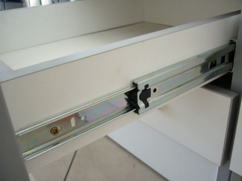 Golyós fiókcsúszó csillapított behúzással 350mm